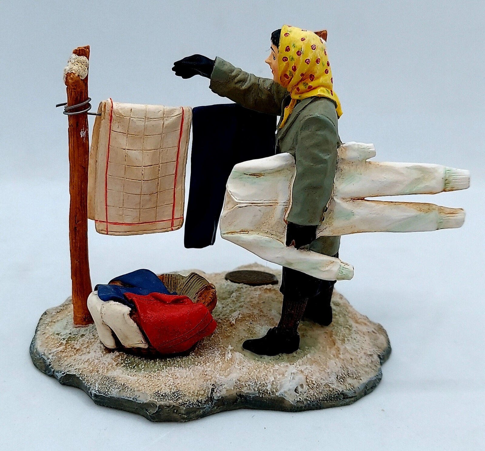 1999 The Saturday Evening Post Frozen Laundry / Frozen Clothes Figurines