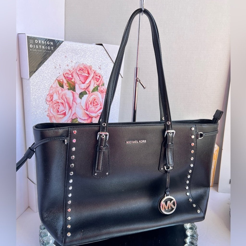 michael kors voyager medium crossgrain leather tote bag