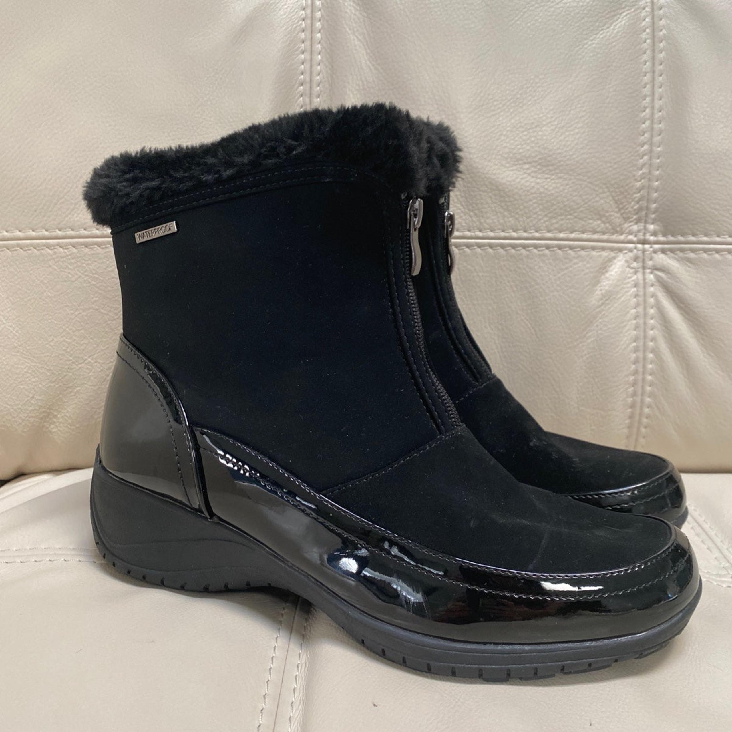 khombu boots-Black waterproof Winter boot- Women’s size 10M