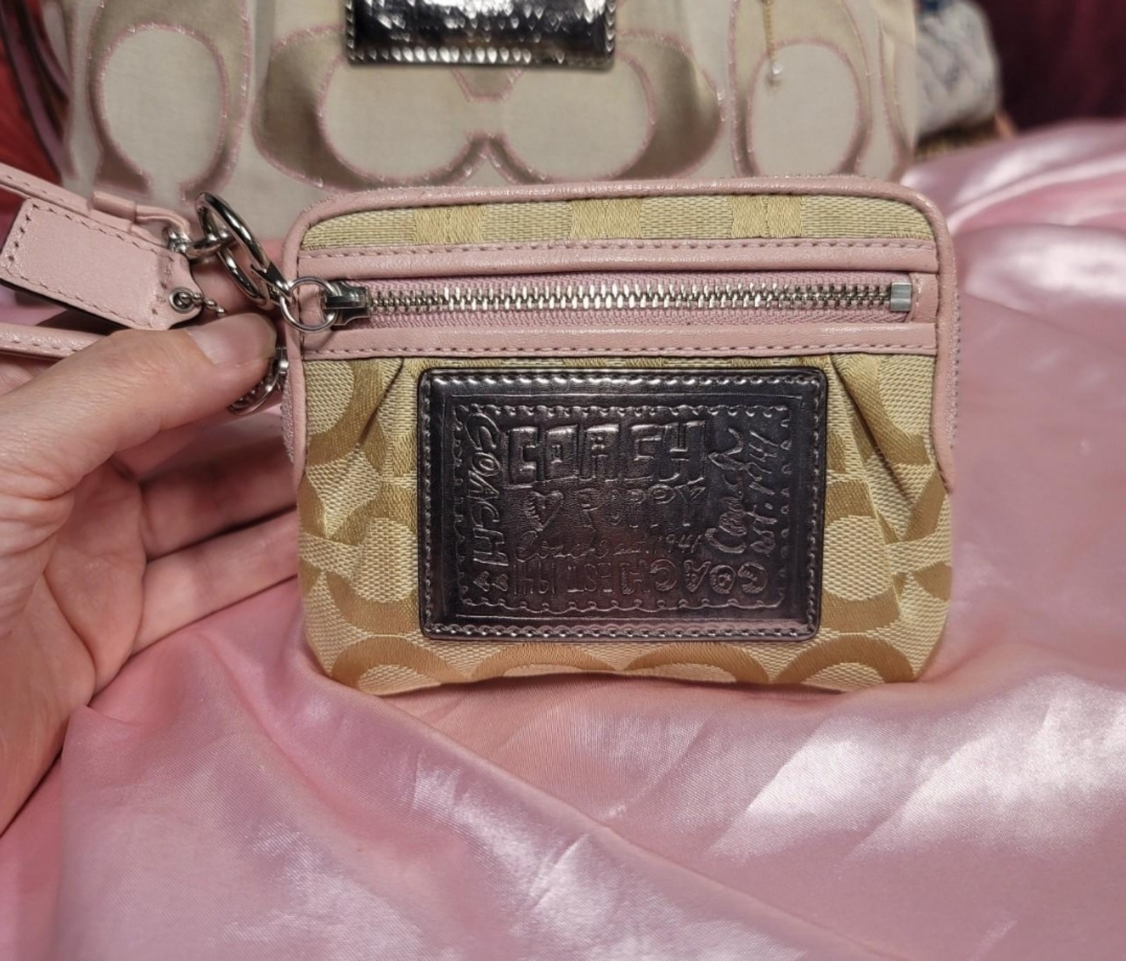 COACH Y2K POPPY WRISTLET WALLET