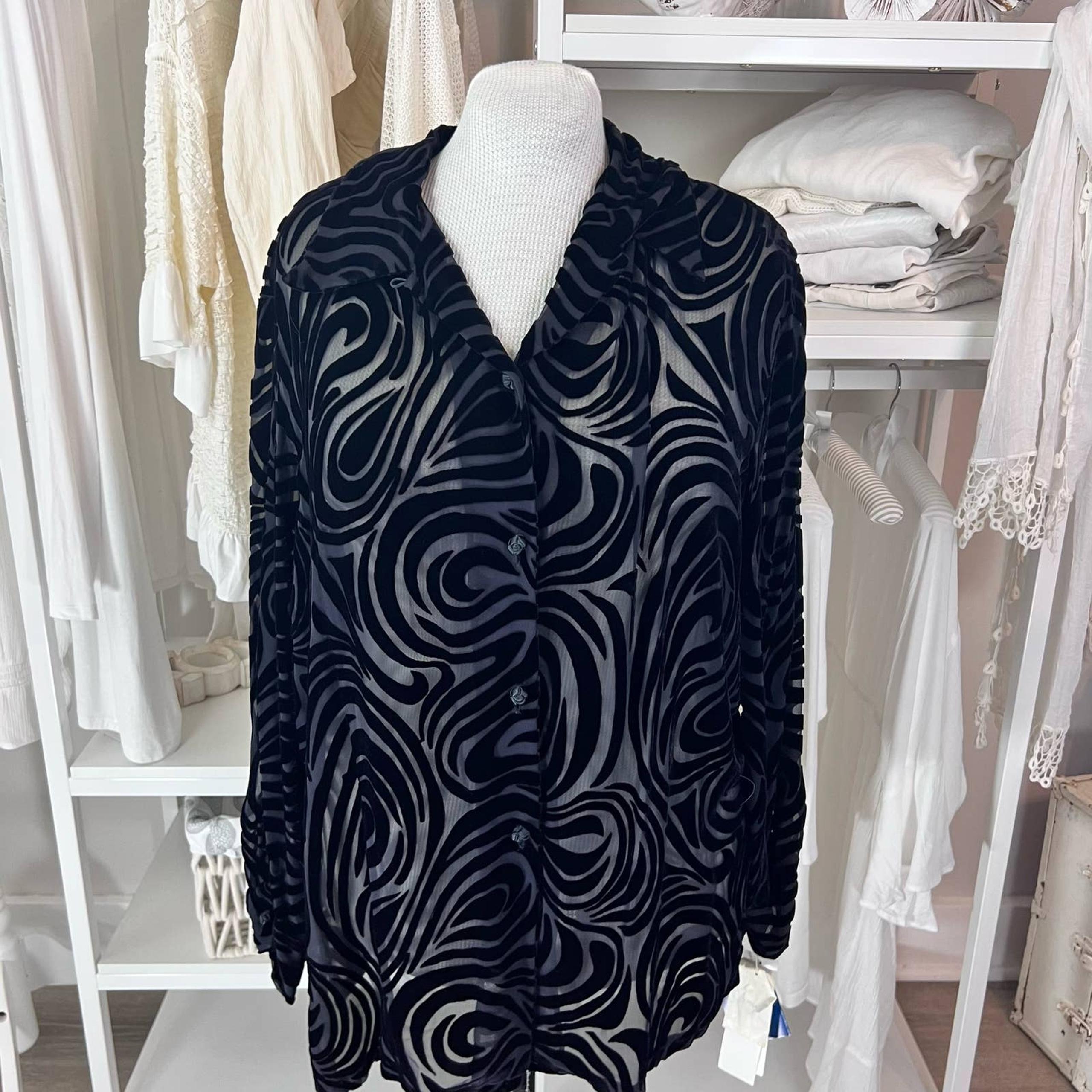 Pursuits Ltd. Women's size XL.  Black graphic print on sheer fabric. Top. #1341