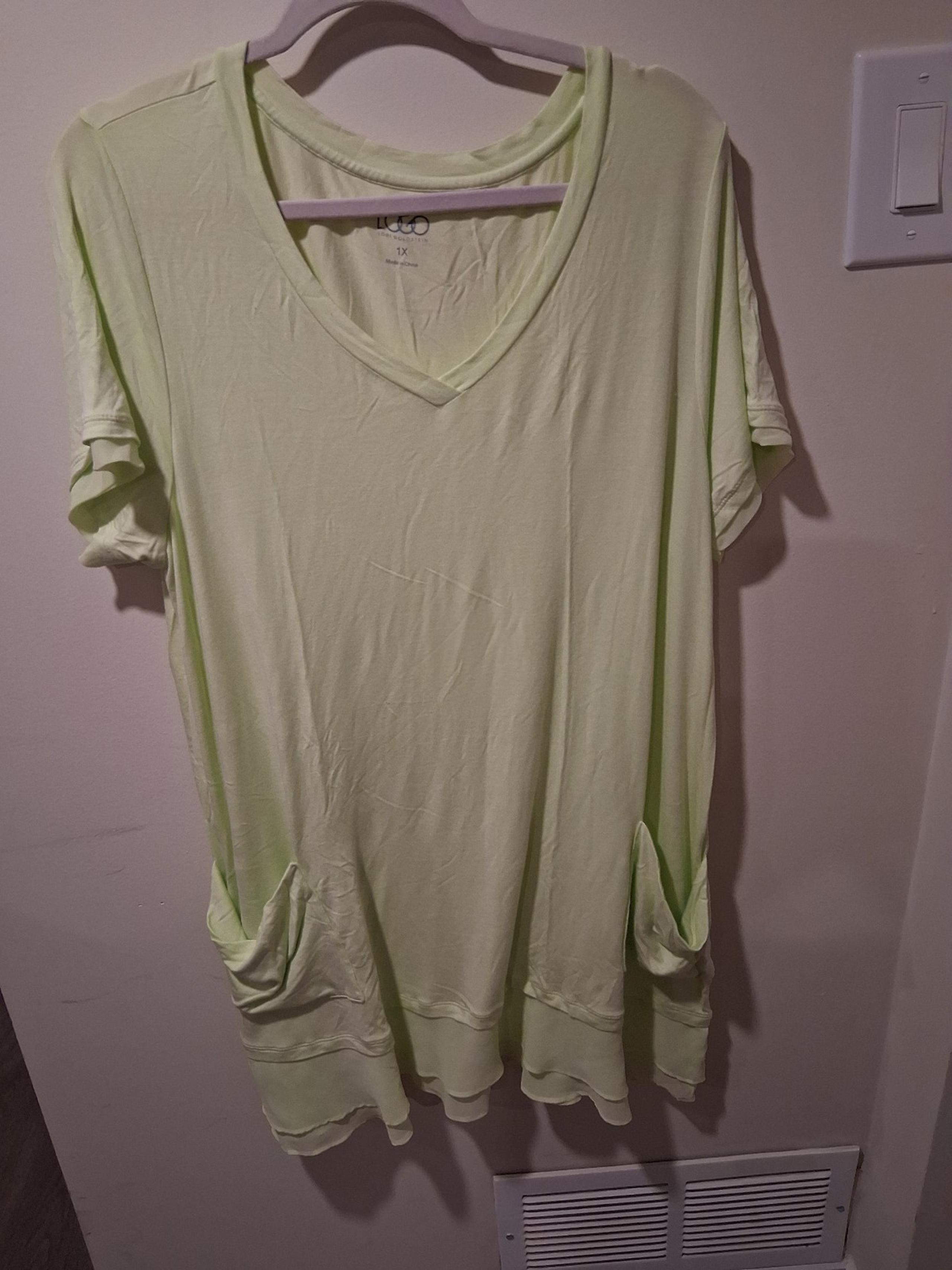 Women's logo by lori goldstein top size 1x