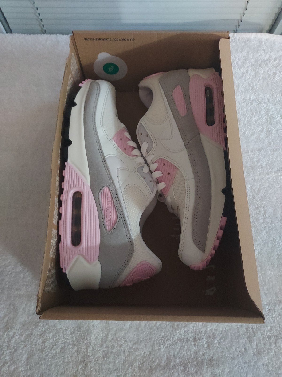 NWT NIKE SIZE 10 AIR MAX 90 WHITE/SAIL MEDIUM SOFT PINK