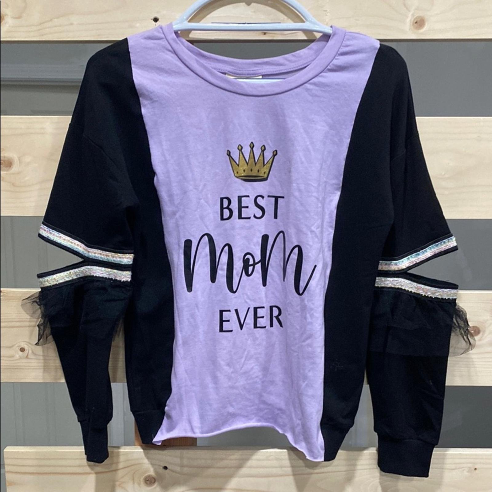 Upcycled Best Mom Ever graphic w/slit, laced elbows, by Susie.