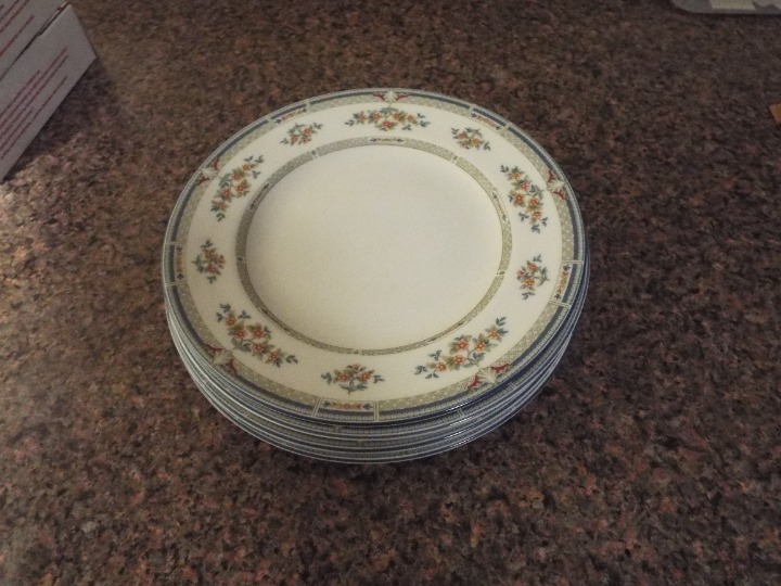 FOUR 8 INCH PLATES--Dinner Salad or Dessert--FREE SHIPPING