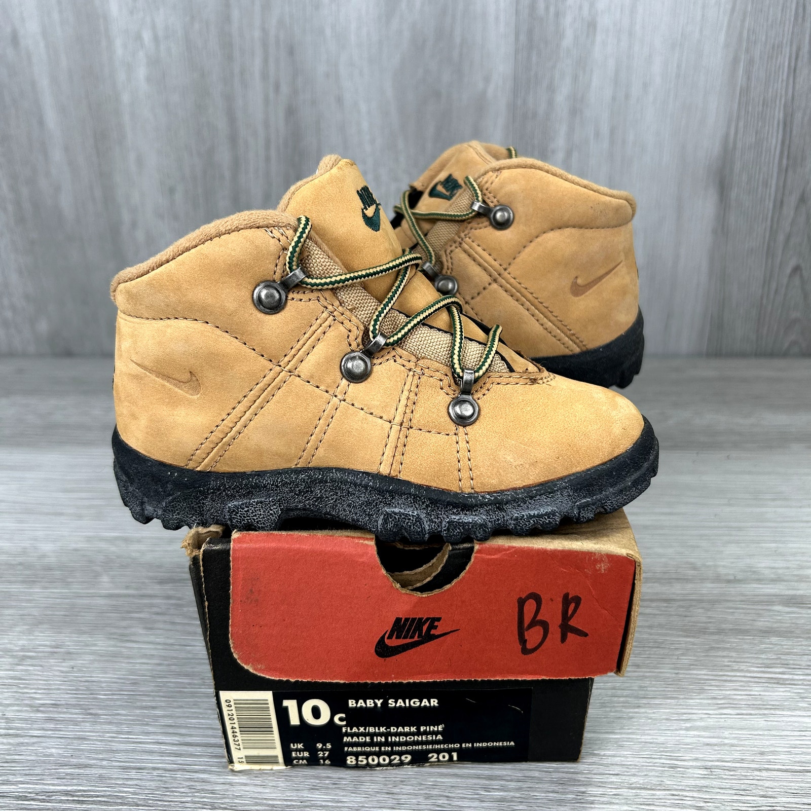 Vintage Nike ACG Sneakers Little Baby Saigar Flax Wheat Black TD 10C DS 1990s OG