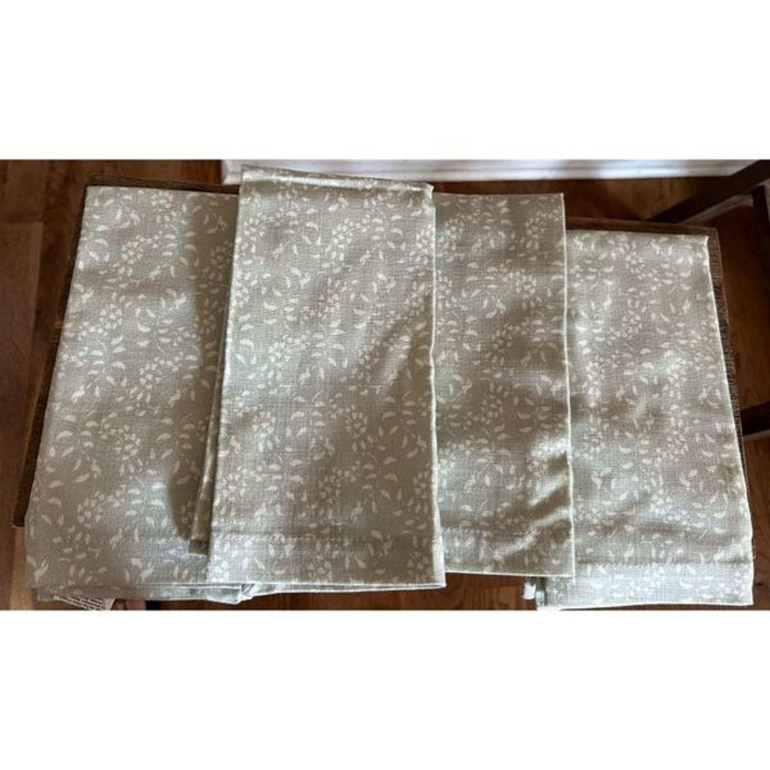 Pottery Barn x Julia Berolzheimer set of 4 cloth napkins