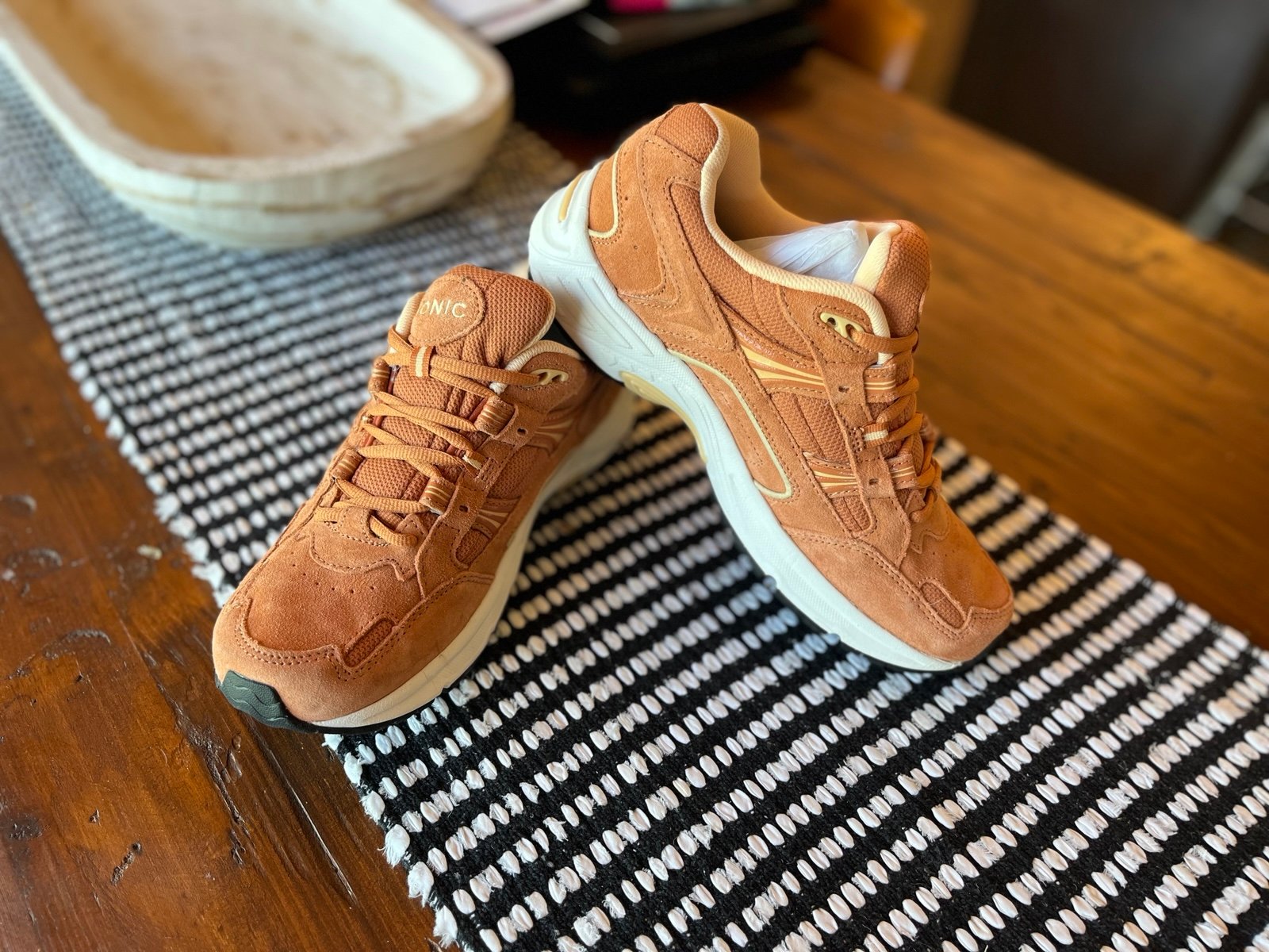 Vionic Orange Womens 23 Walk Suede Performance Walking Shoes Sneakers 9.5