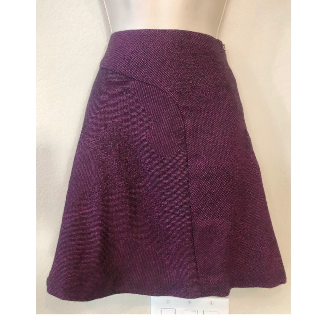 NWT wool blend Trina Turk skirt. Sz 6
