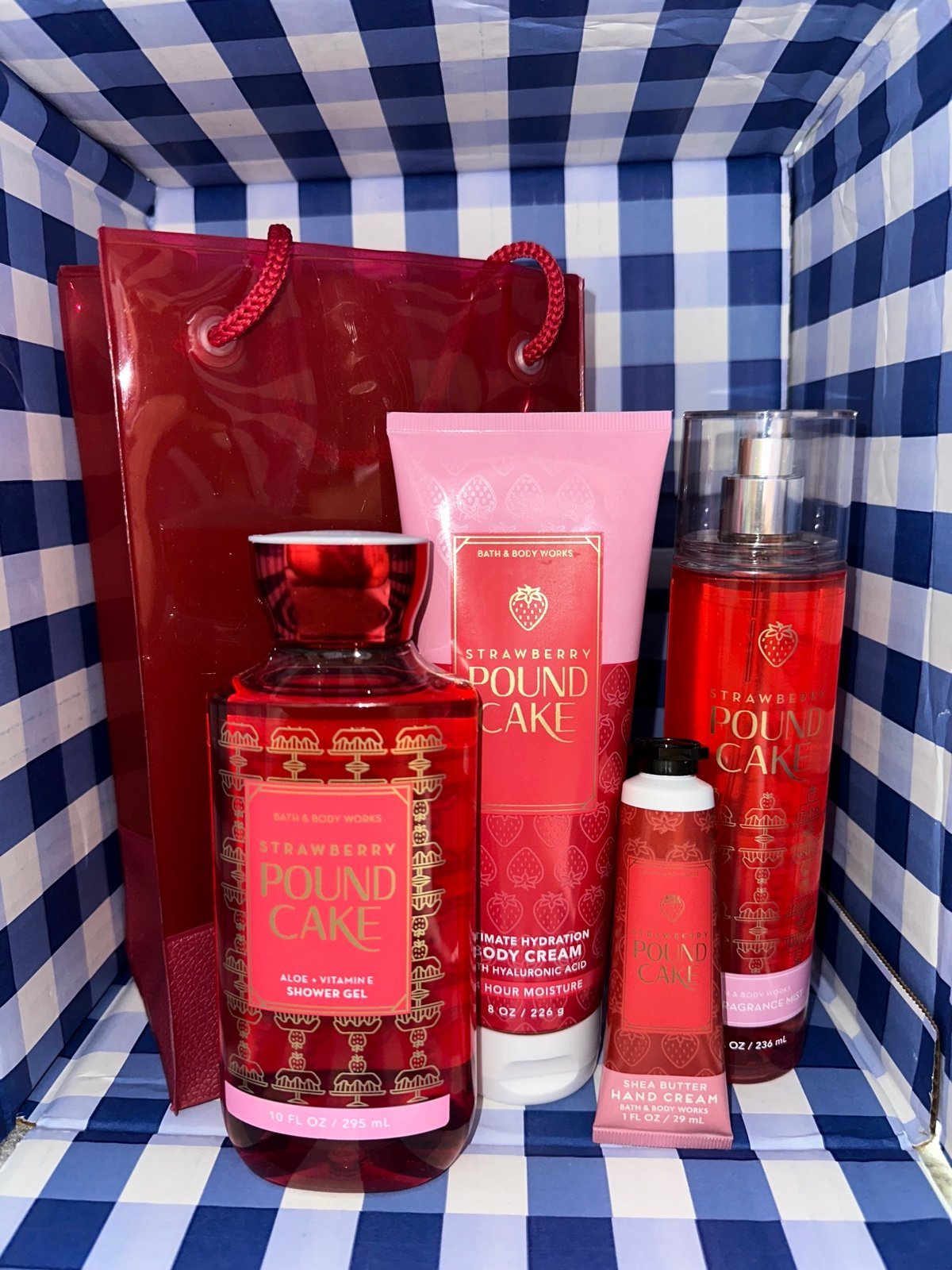 Bath & Body Works Strawberry Pound Cake Gift Set