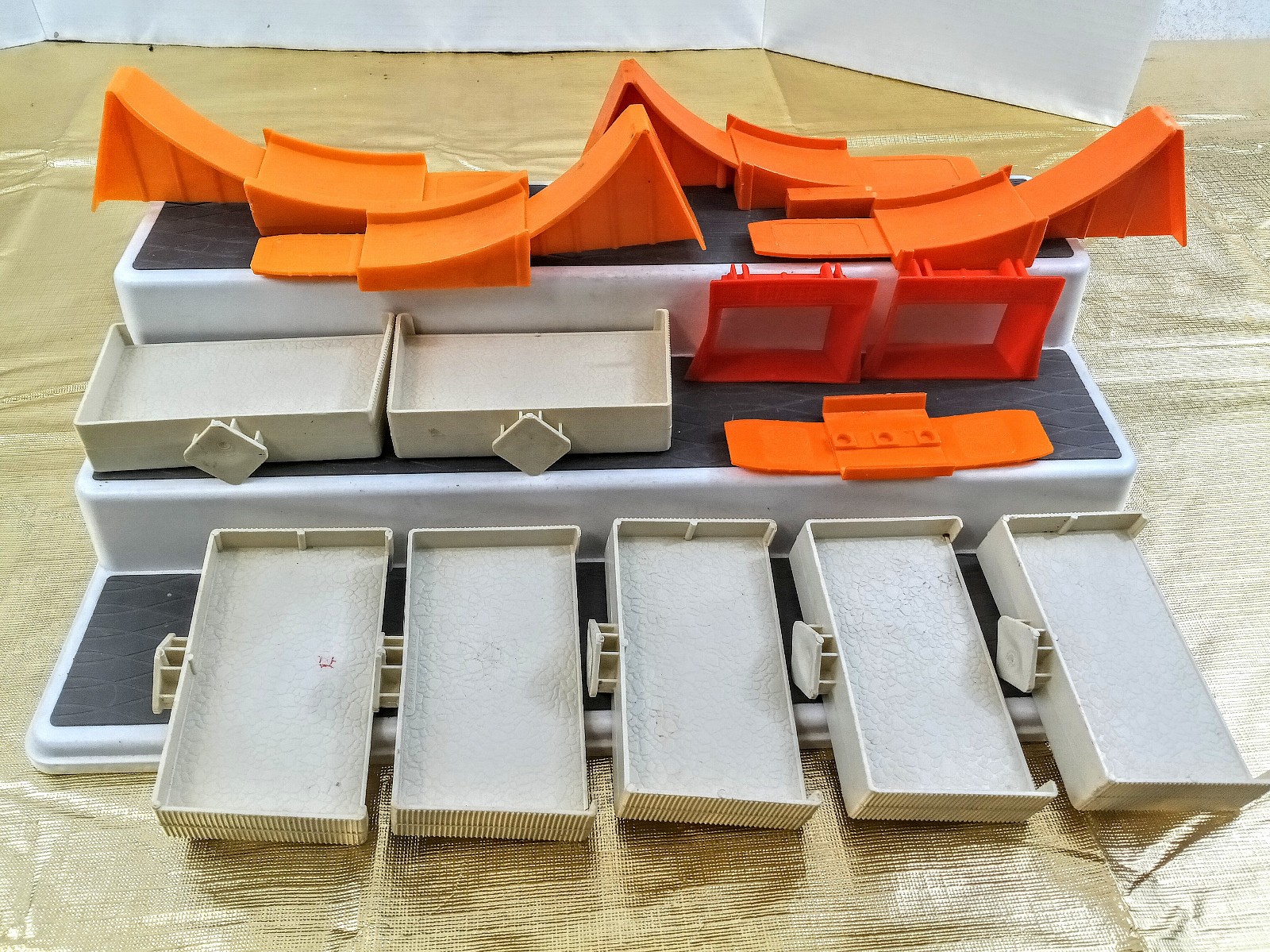 Vintage Mattel Hot Wheels Reline Era Risers, Windows, Loop Bases, Bundle