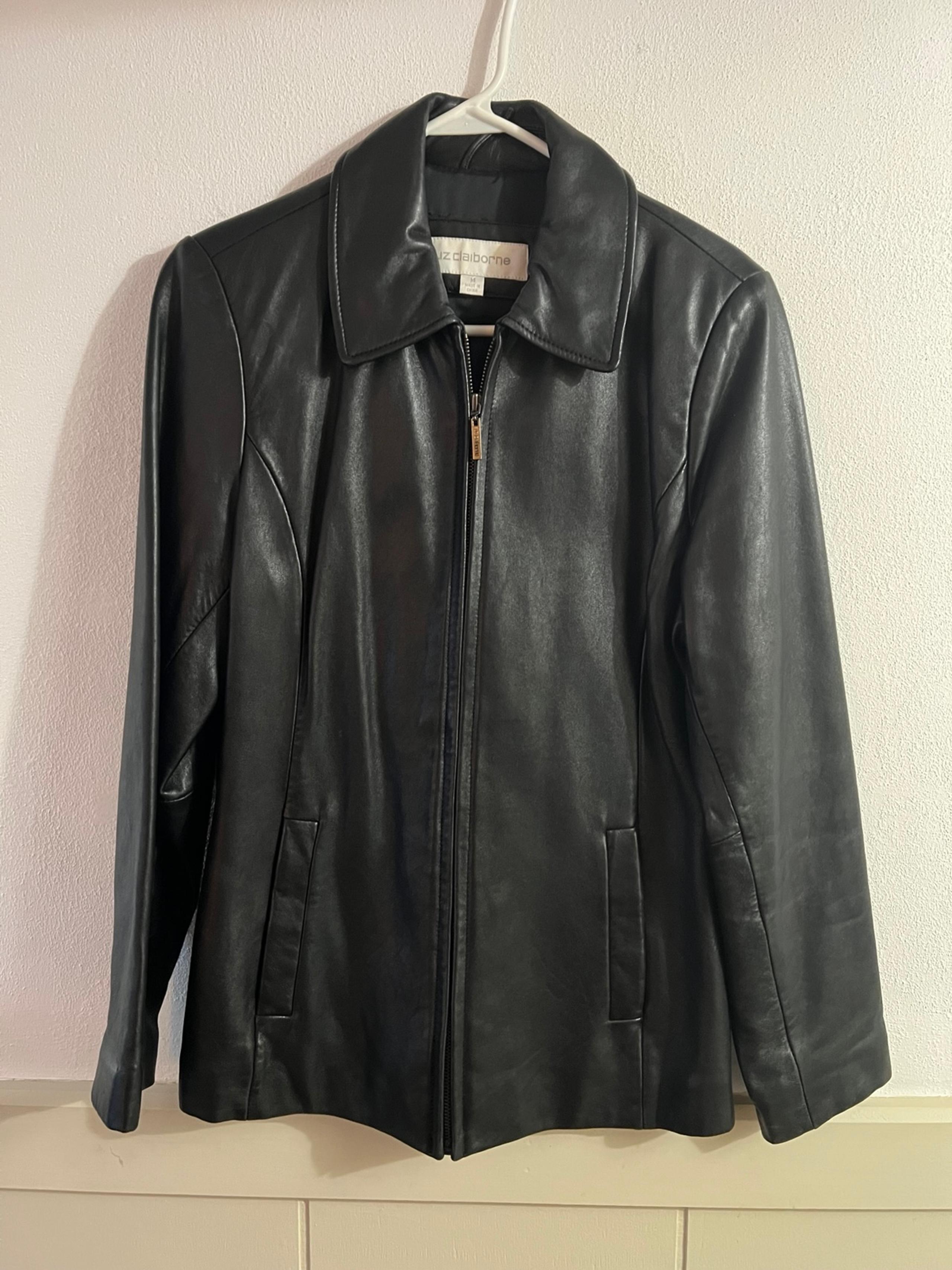 Vintage Liz Claiborne women’s black leather Jacket. Size Medium.