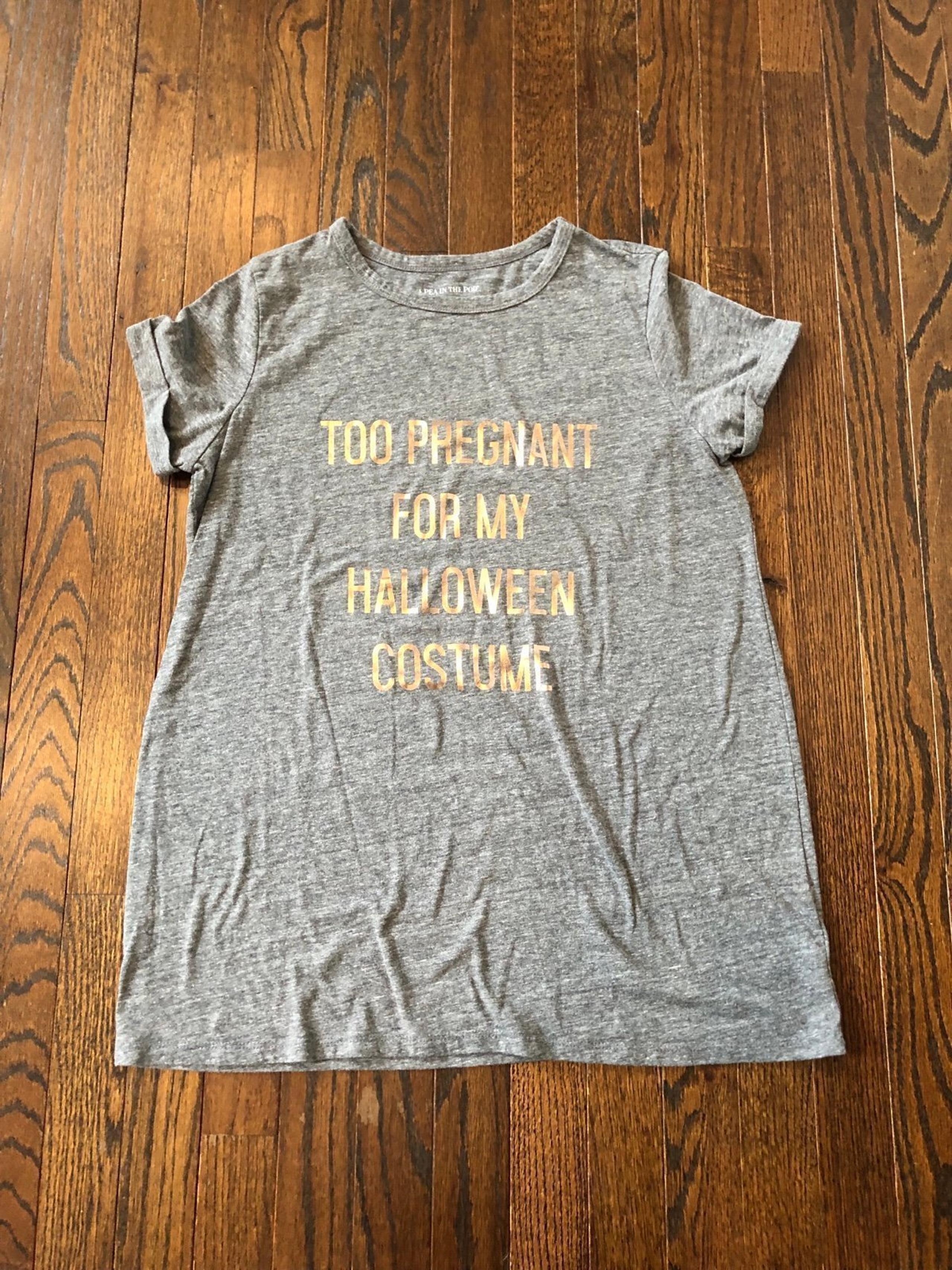 A Pea in the Pod Maternity M “Too Pregnant for my Halloween Costume” Tee - EUC