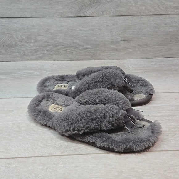 Ugg Australia Women Fluff Flip FlopThong Fur Sandals Slippers shoes slip on sz 8
