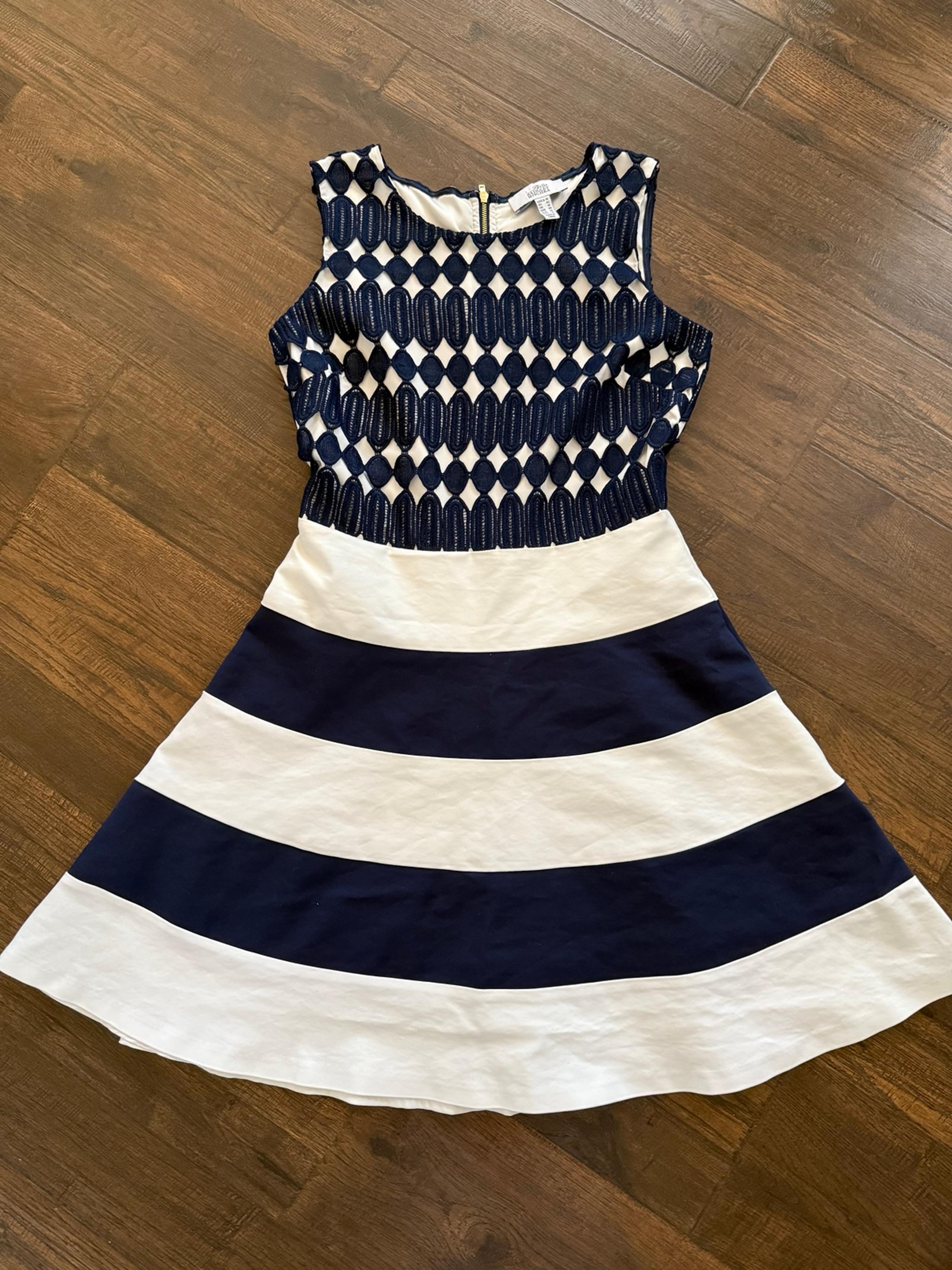 Belle Badgley Mischka Dress Size 10