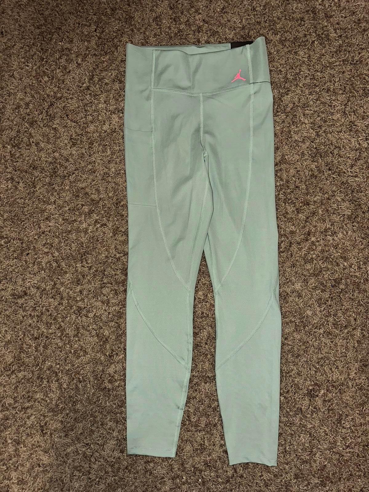 Nike Jordan Women's Essential 7/8 Crop Leggings