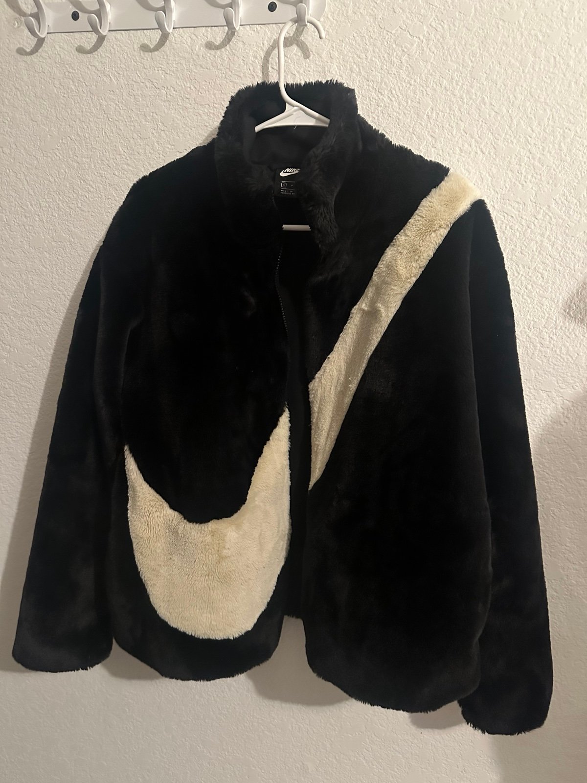 SPORTSWEAR FAUX FUR SWOOSH JACKET