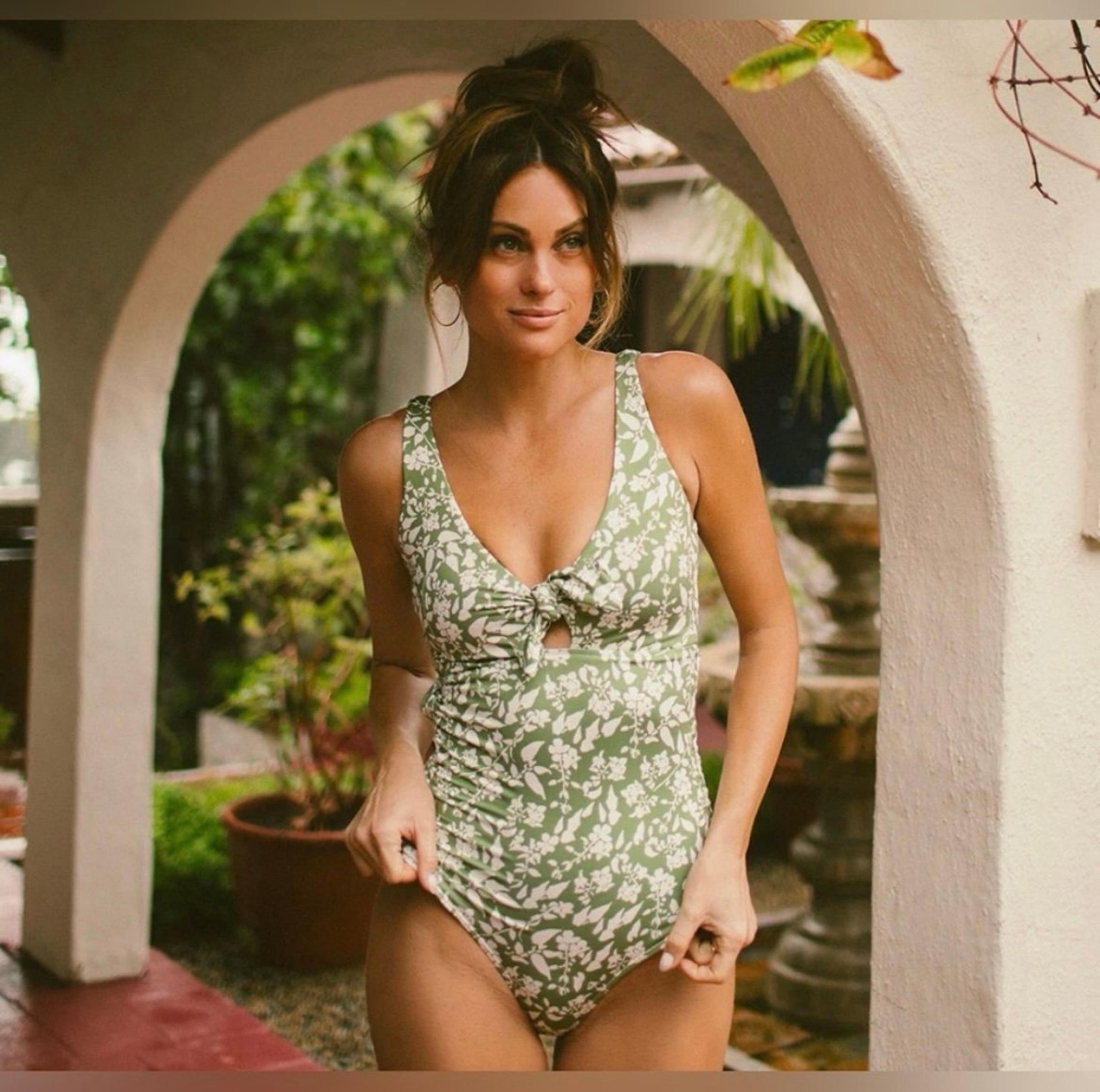 Women’s Albion Sage Ivy Top Knot One-Piece XS NEW