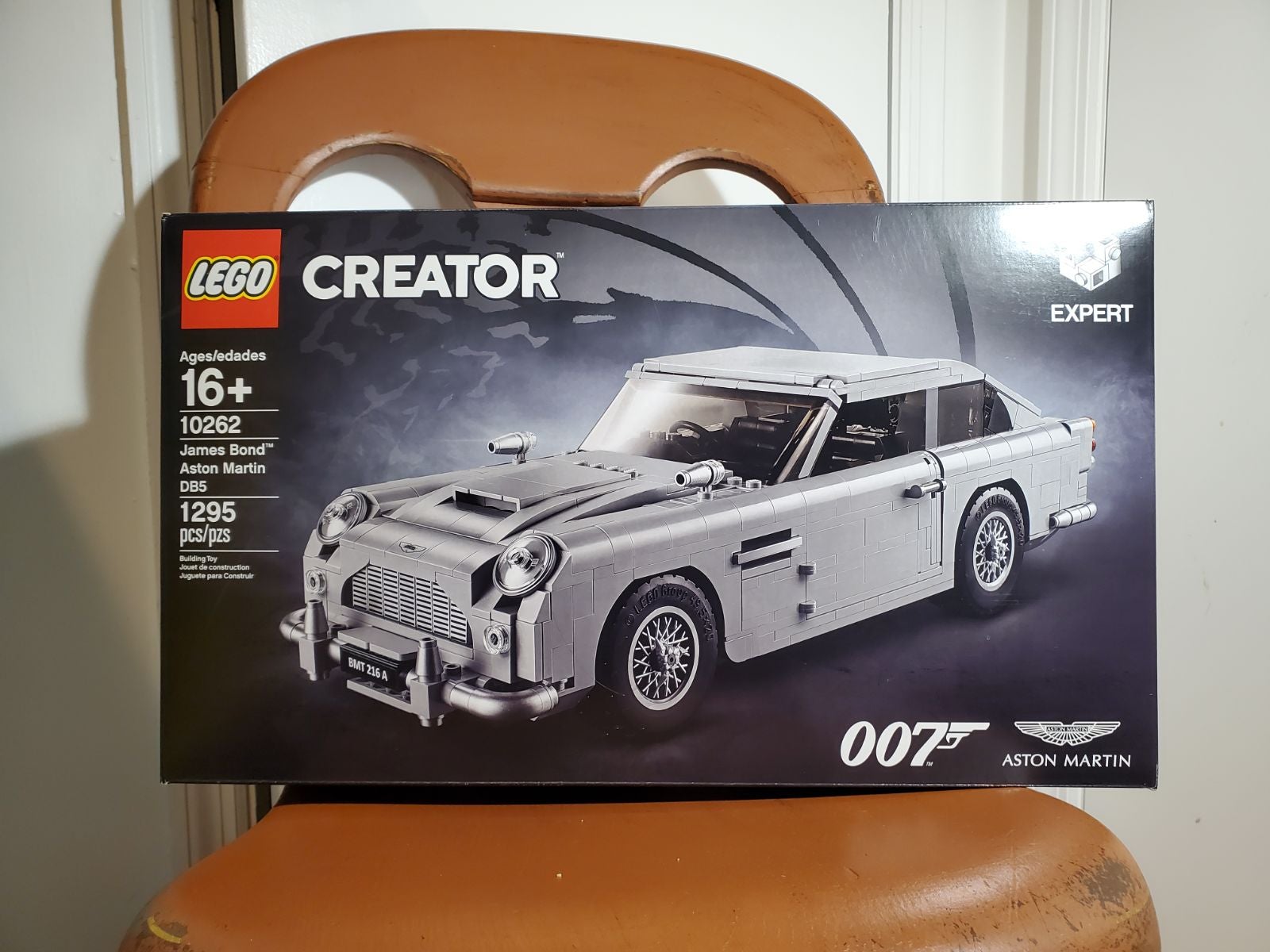 LEGO James Bond Aston Martin DB5 Sealed!!!