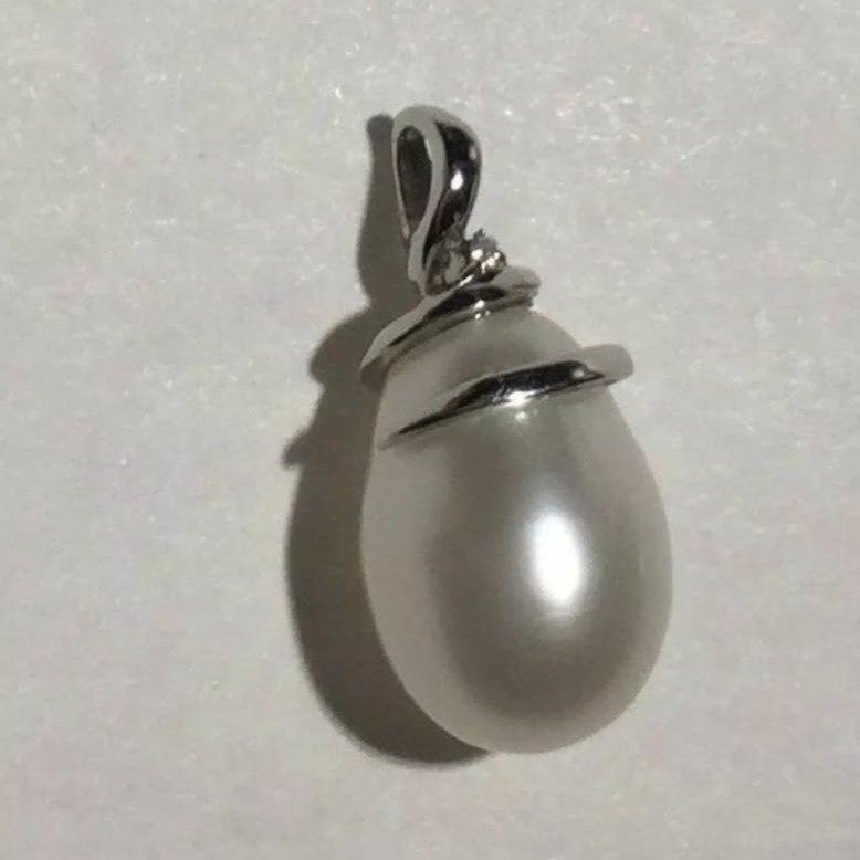 14k gold pearl pendant
