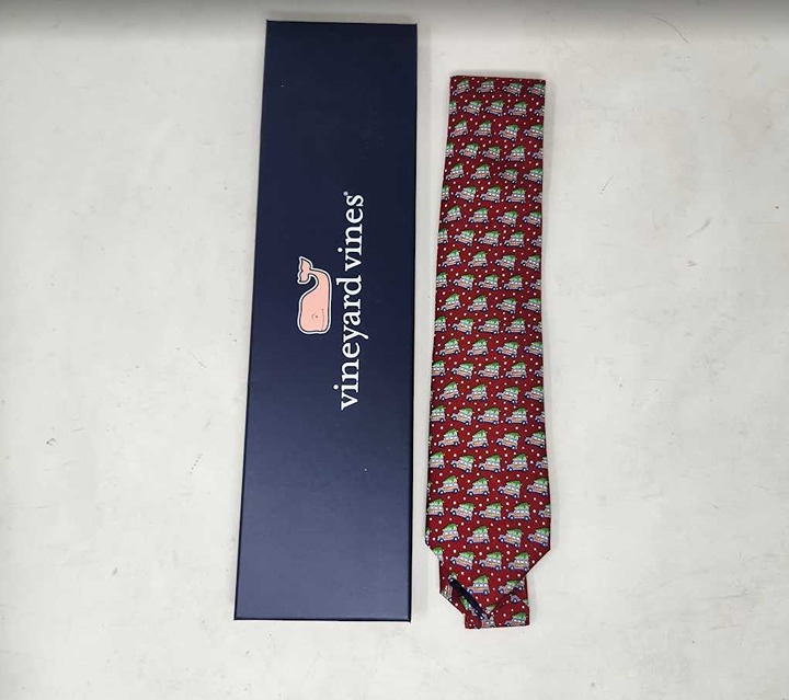 New men's Vineyard Vines Woody & Tree Christmas red tie