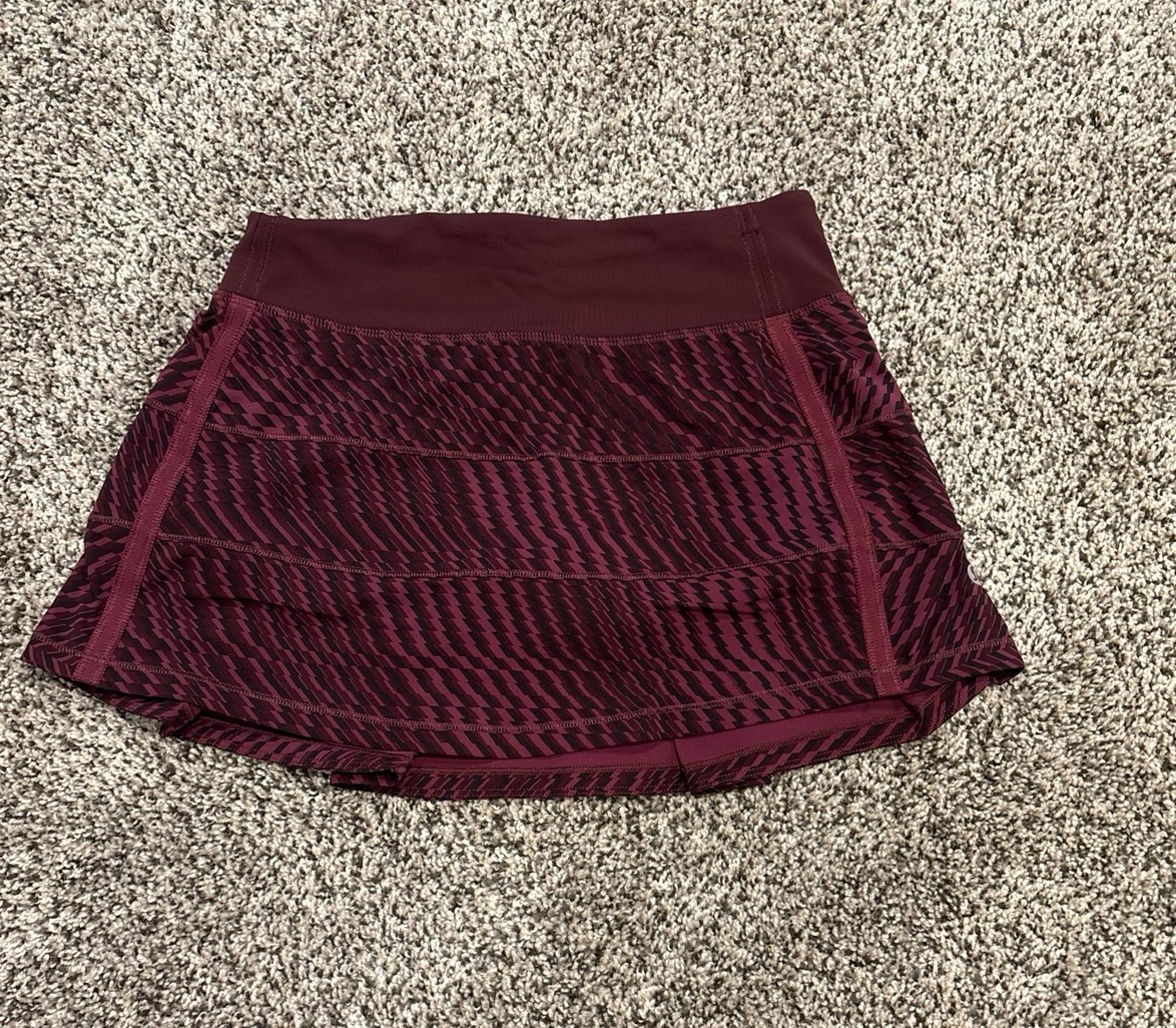 Lululemon women’s red patterned athletic skirt size 2