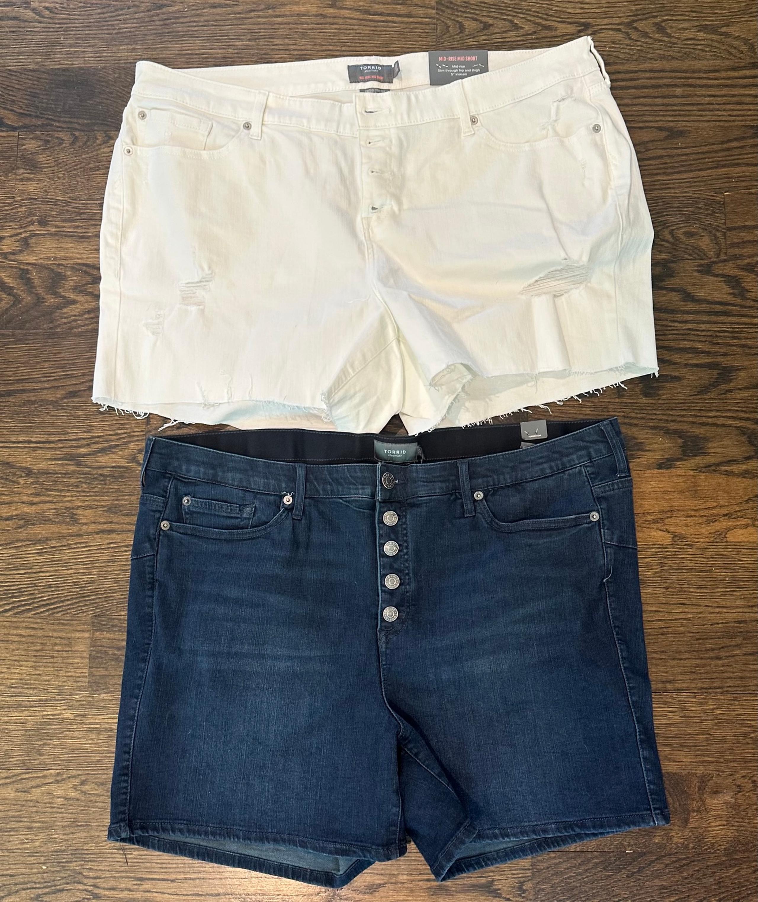 NWT Set Of Two Torrid Women's Denim Jean Shorts Size 22 Stretch Button White