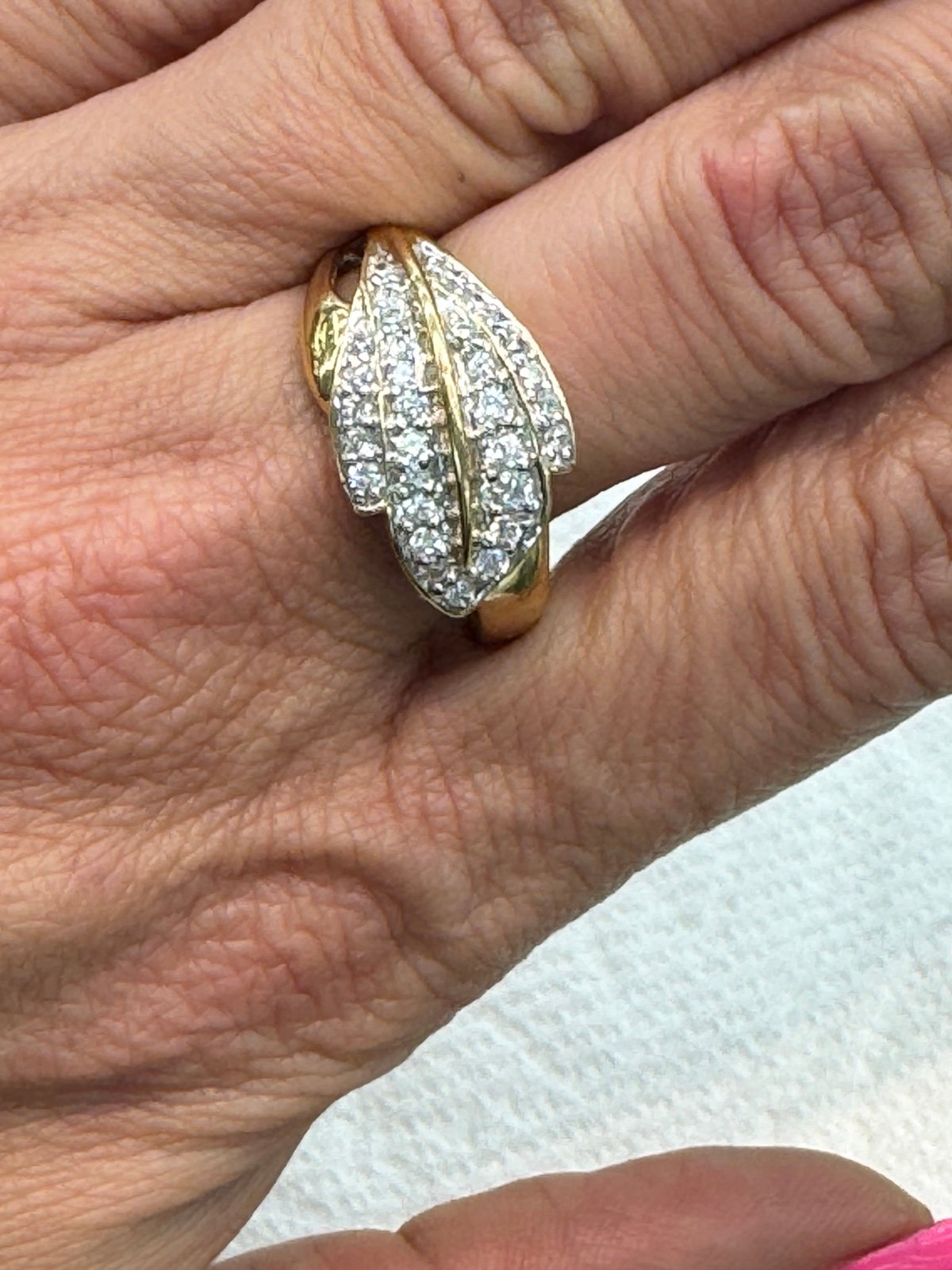Ladies gold leaf ring size 8