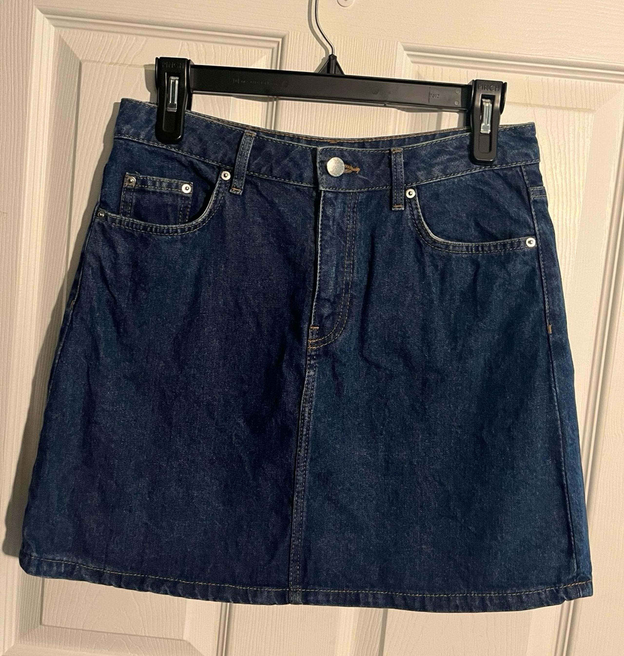 H&M Divided Women's Dark Wash Denim Mini Skirt - Size 6