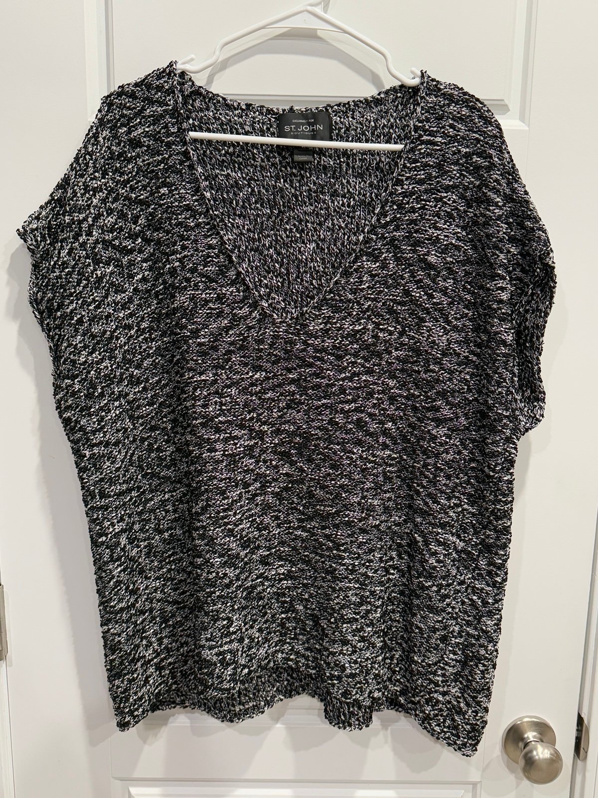 St. John Knit Short Sleeve Sweater XL