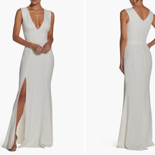 DRESS THE POPULATION Sandra Plunge Crepe Trumpet Gown Size: M