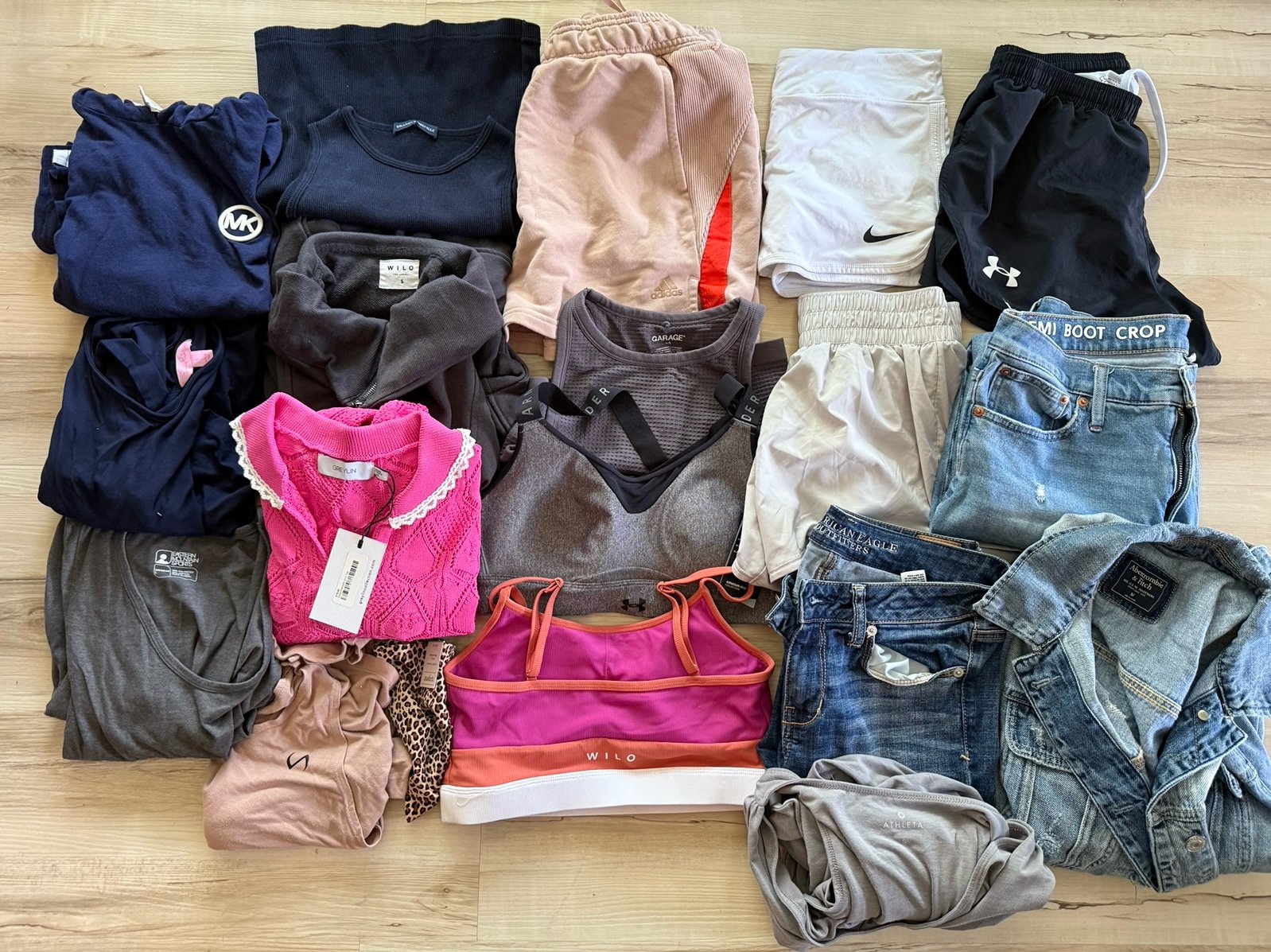 Name brand women’s clothes- 19 piece reseller lot