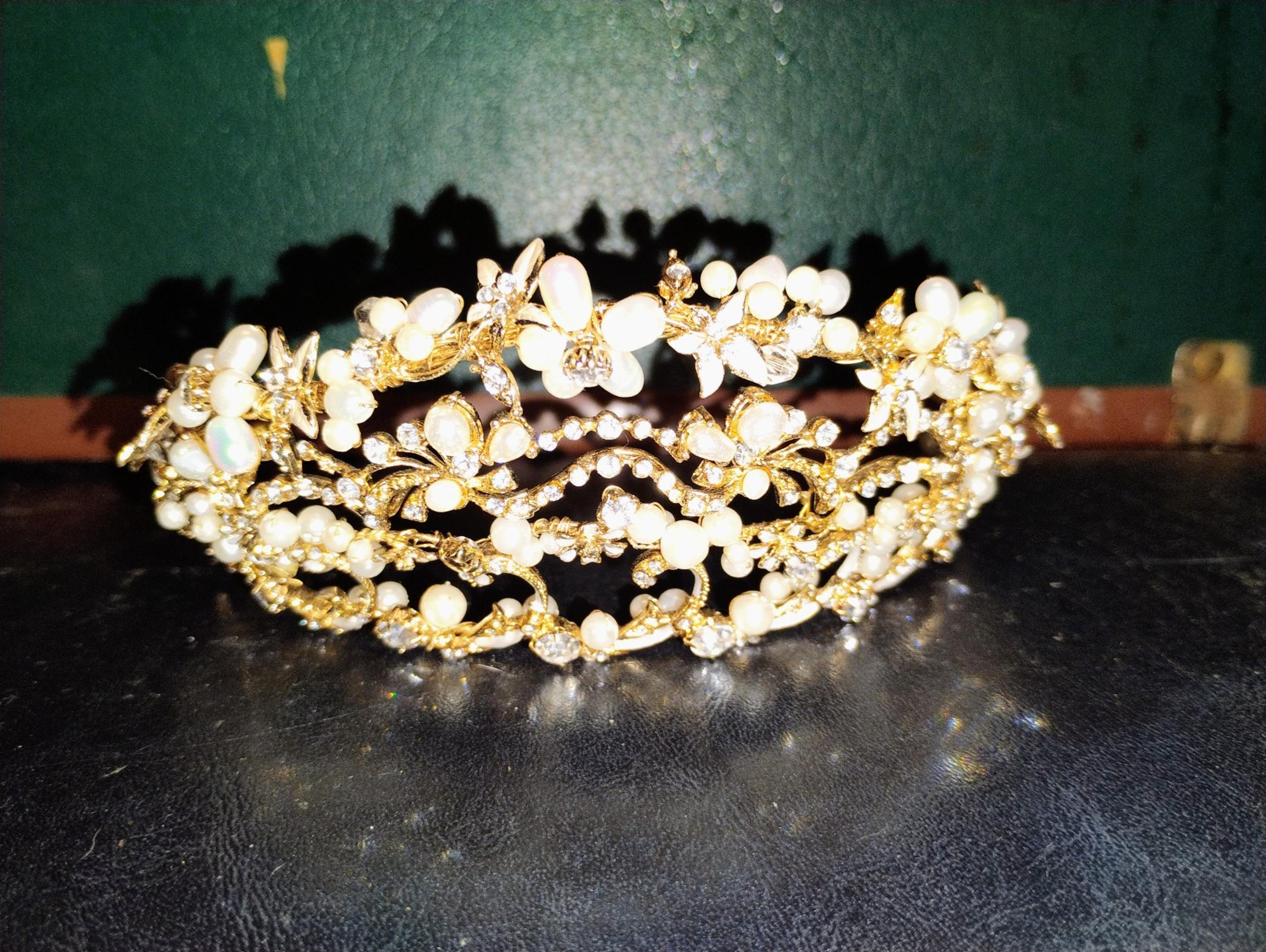 Gold and crystal tira