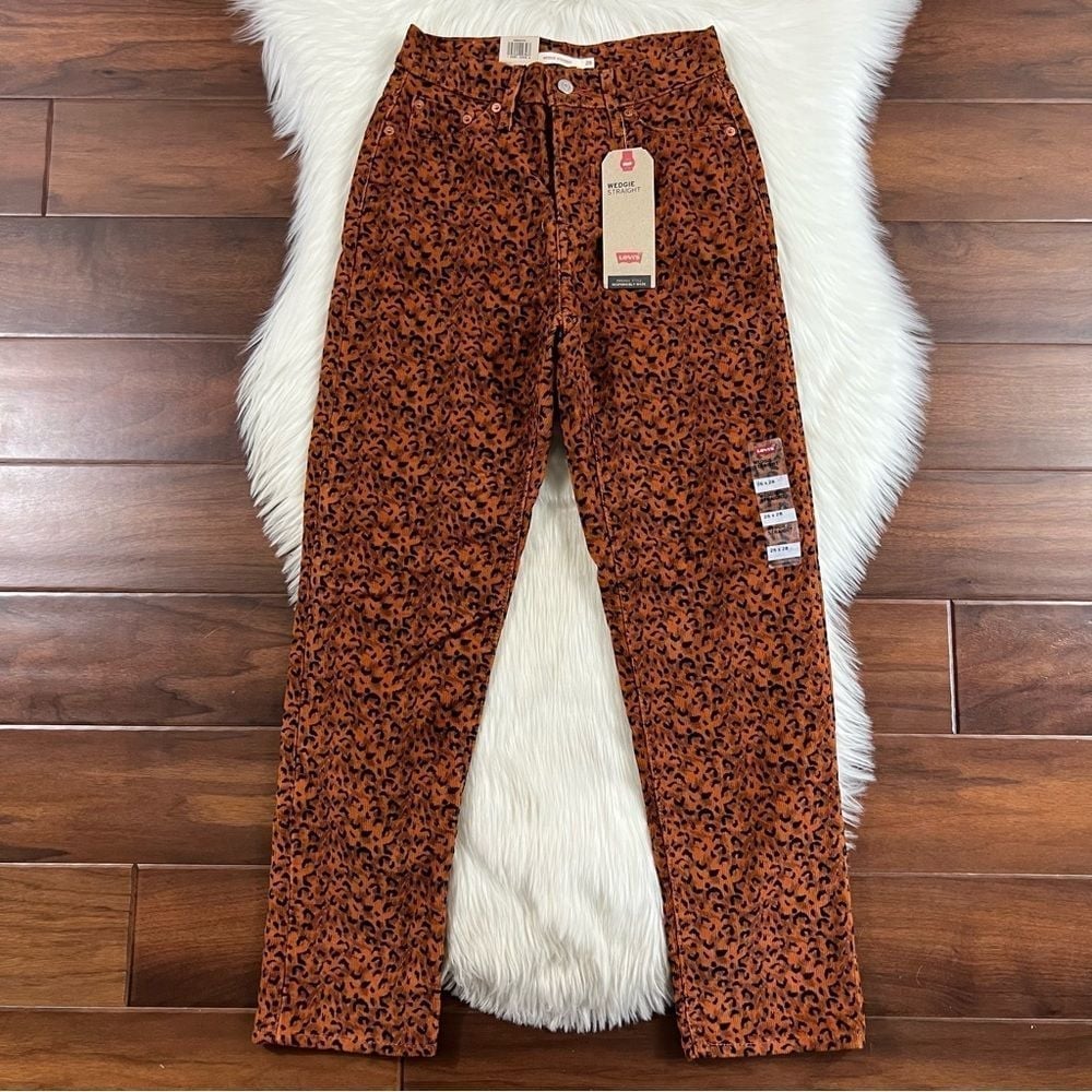Levi's Size 26 Leopard Ginger Corduroy Wedgie Straight Pants