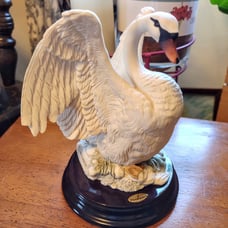 Giuseppe Armani Florence Swan Open Wings Figurine (1973) Very rare find.