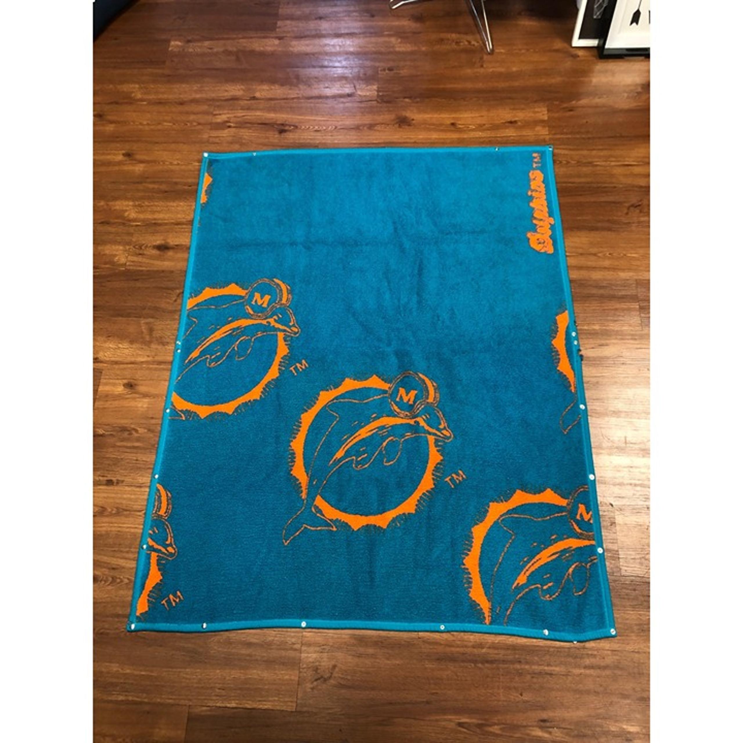 Miami Dolphins Blanket with Snaps 4'x5'