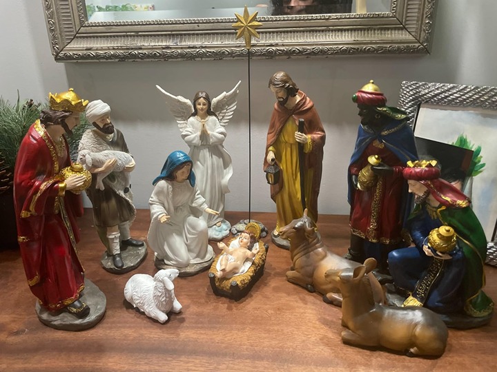Nativity Sets for Christmas Indoor Set of 13 Pieces 3.9 Inches Tabletop (NEW)