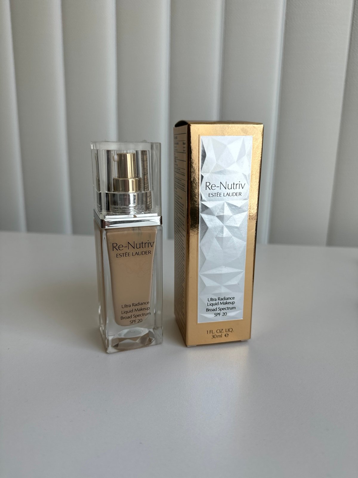 Estee Lauder Re-Nutriv Foundation 1W1 Bone