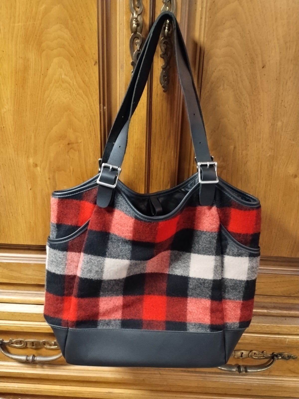 Vintage LL Bean Signature Plaid Red Black 12×13×7 Leather Trim Tote Bag #297143