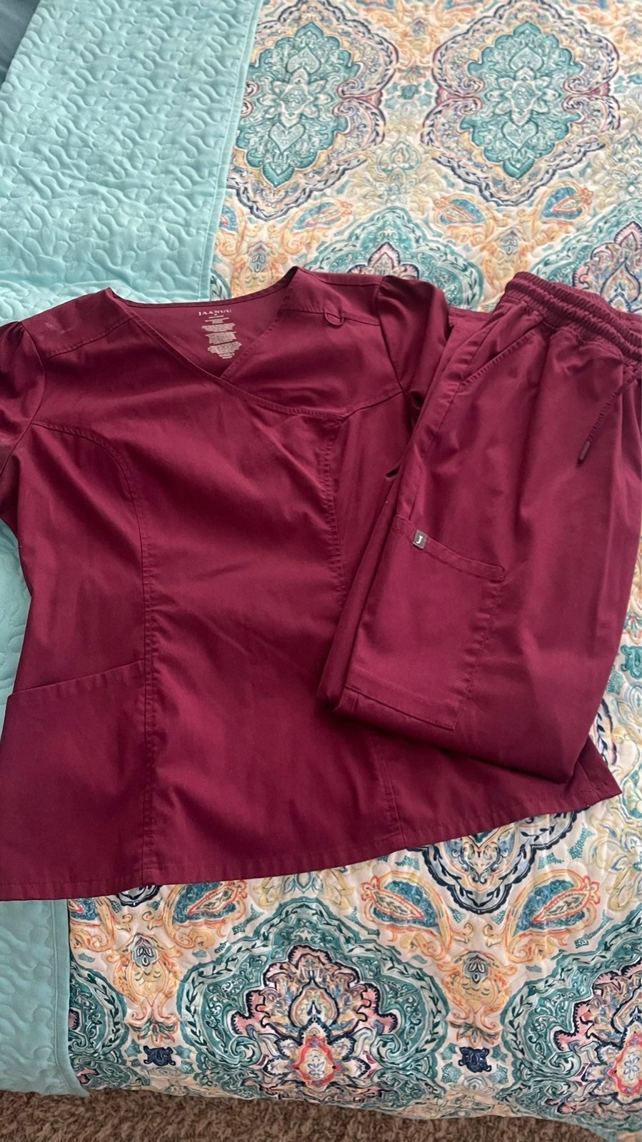 Jaanuu Scrub Set