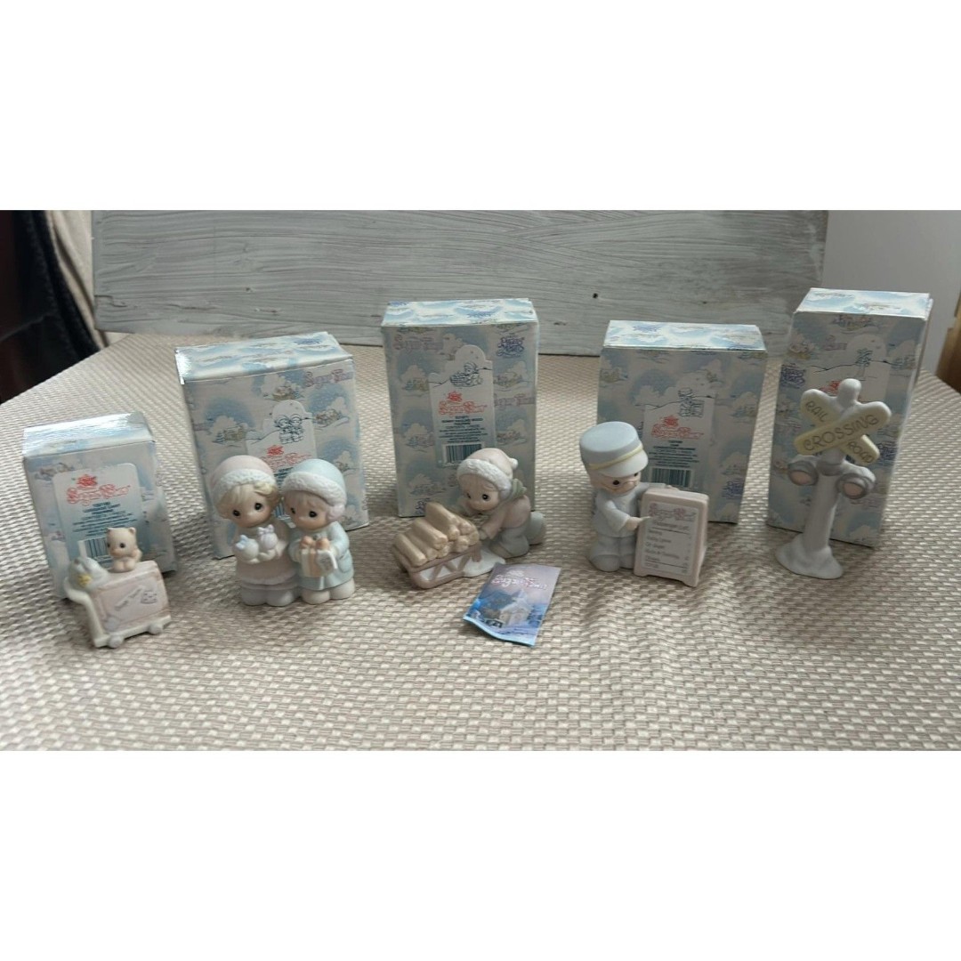 Precious Moments Lot of 5 Sugar Town Figurines