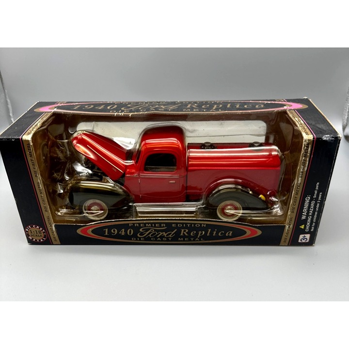 Golden Wheel 1940 Ford Replica 1:18 Premier Edition Die-Cast Metal Red Truck