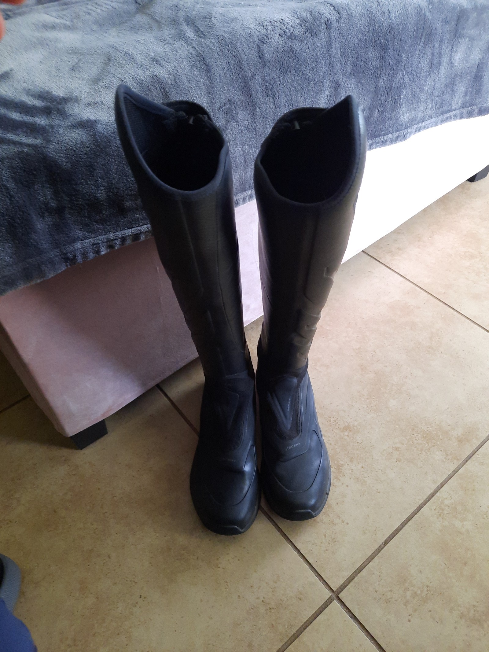 Ariat Ascent Tall boots riding US 8 xslim medium