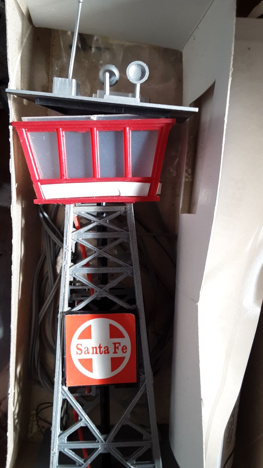 ho scale trains Sante Fe lite airport tower