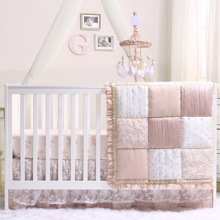 The Peanut shell Crib bedding set