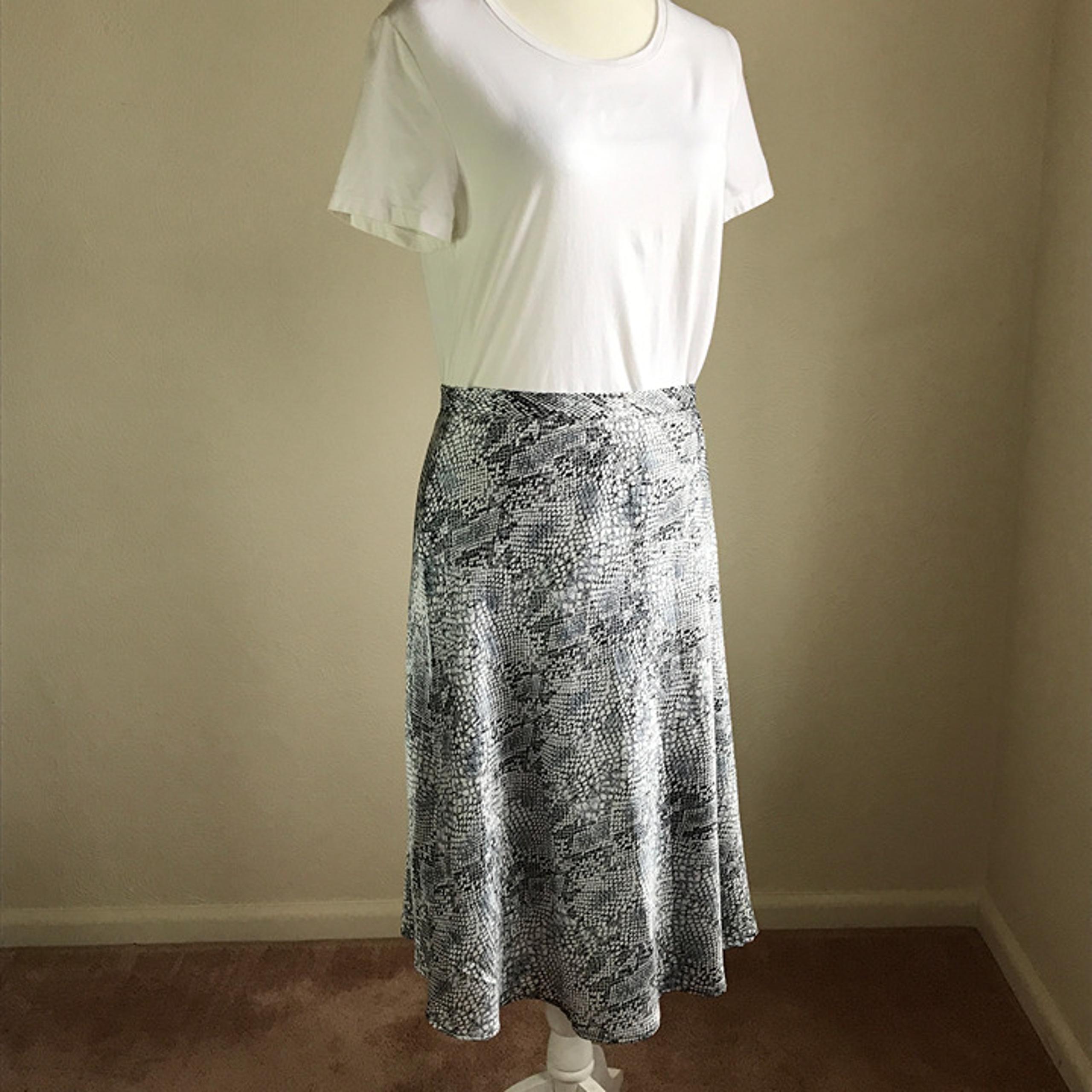 Gianni Bini NWT Blue Snake Skirt