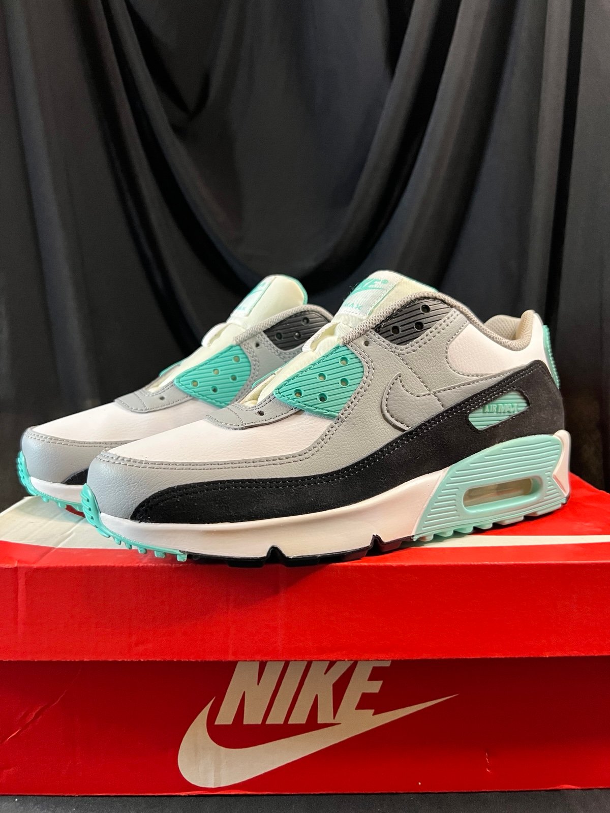 DEAL!!! BRAND NEW!!! Nike Air Max 90 GS Hyper Turquoise Size 6y No Laces No Box