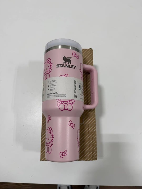 Stanley Cup Hello Kitty Pink 40oz new