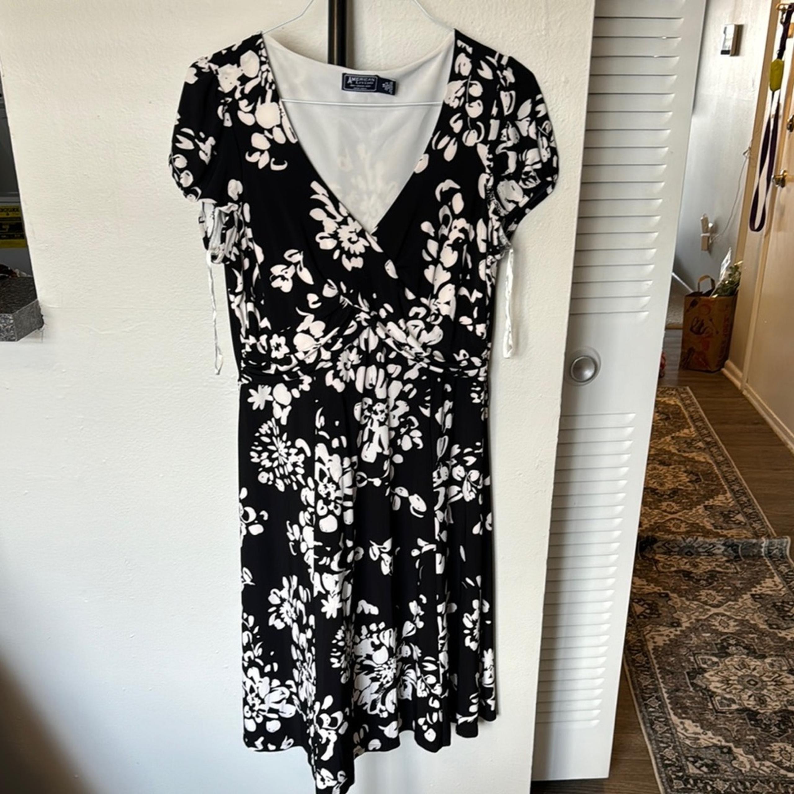 American Living Black and White Puff Sleeve V-Neck Midi Dress