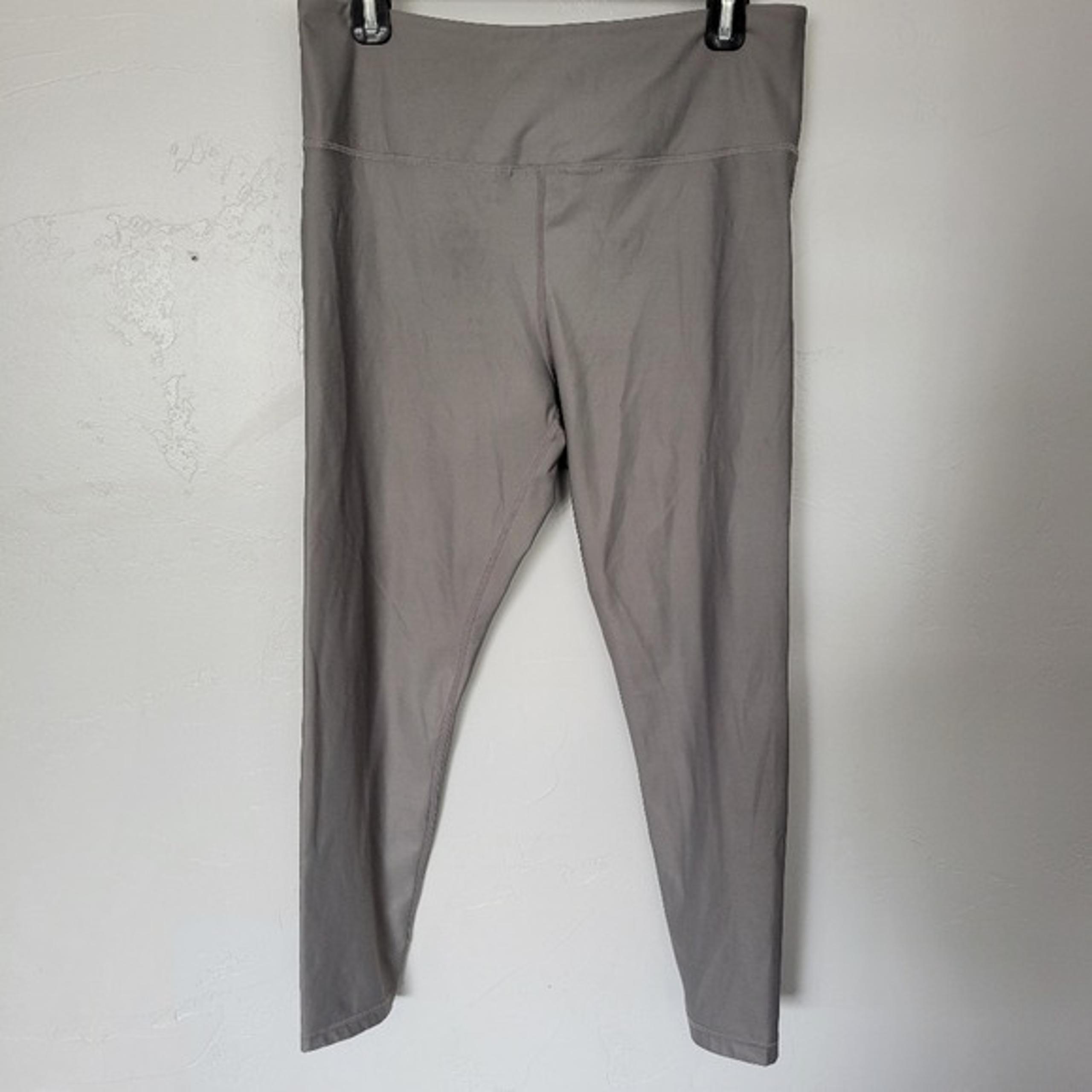 Zyia Active Women's 14-16 Grey Cropped Workout Leggings Athletic Running Gym